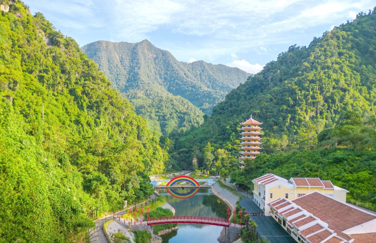 Dong Giang gate